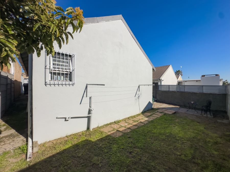 3 Bedroom Property for Sale in Protea Village Western Cape